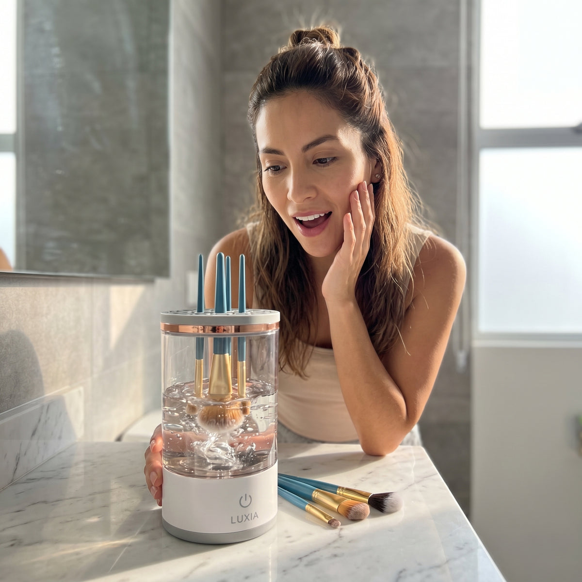 LUXIA: Estación de Limpieza Automática para Maquillaje 2 en 1.