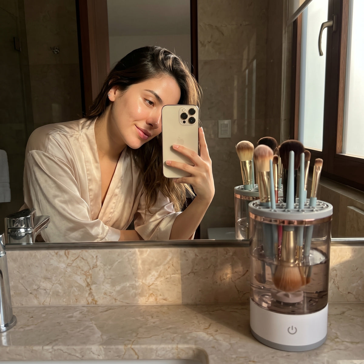 LUXIA: Estación de Limpieza Automática para Maquillaje 2 en 1.