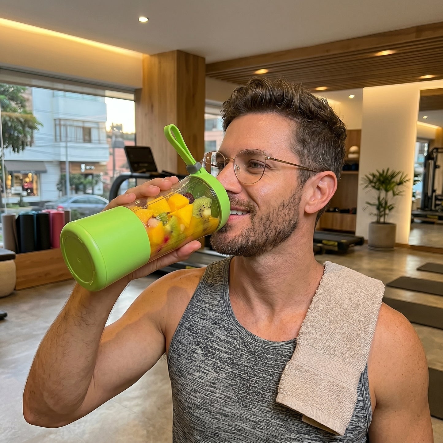 NUTRAVIBE: Olvídate de las Licuadoras. Prepara tus Batidos en 30 Segundos desde Cualquier Lugar